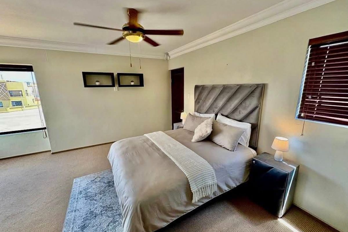 LONG BEACH FAMILY HOME | FOR SALE! - Photo 2