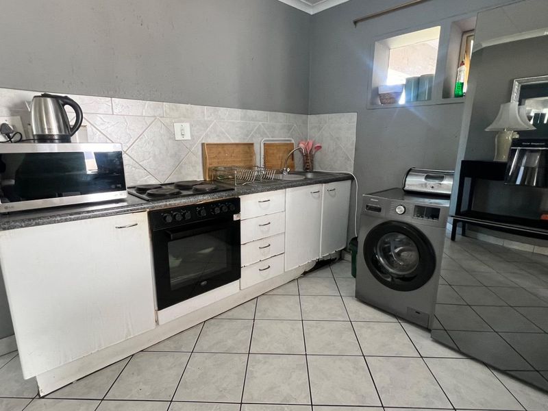2 bed Townhouse with Modern Charm and Balcony Views - Photo 8