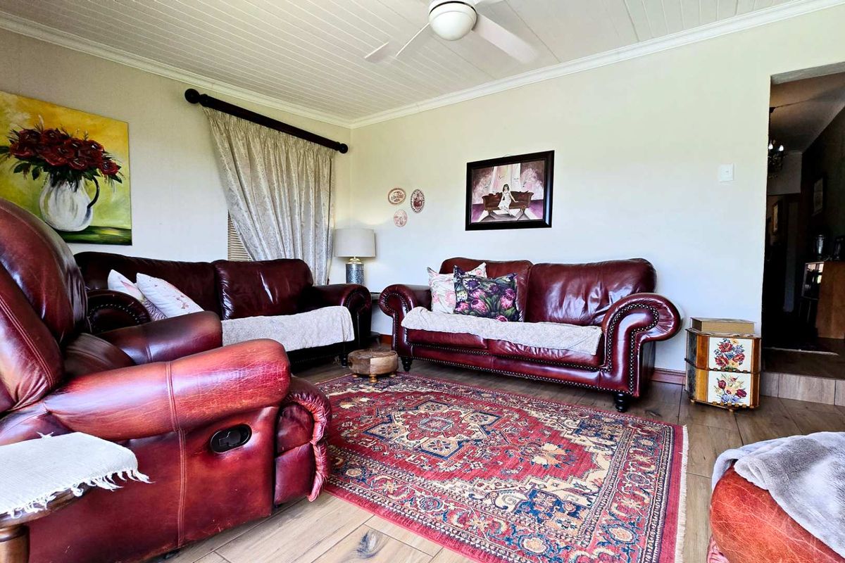 SPECTACULAR GUESTHOUSE WITH BREATHTAKING VIEWS FOR SALE IN BUFFELSHOEK MOOINOOI - Photo 5