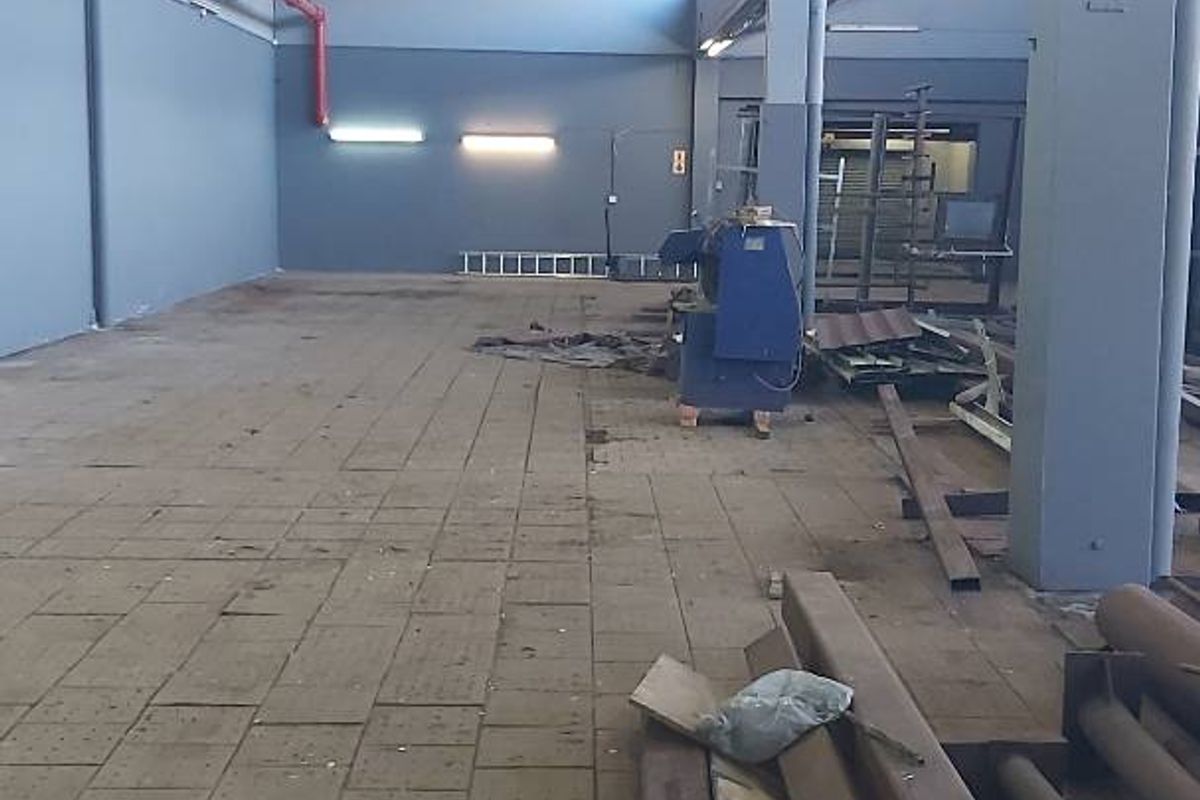 Manufacturing facility to let in North End. - Photo 5