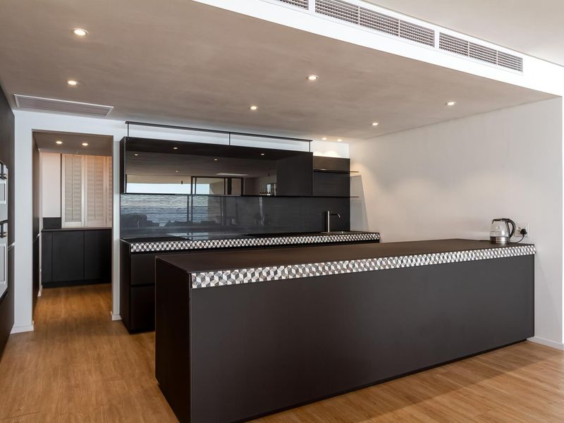 Exceptional 6th Floor Apartment with Panoramic Sea Views - Photo 5