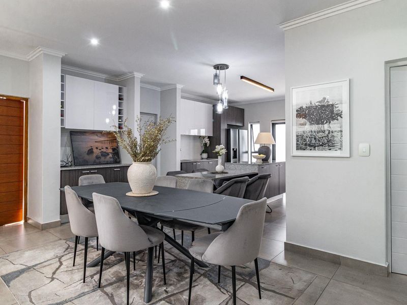 Four-bedroom furnished cluster in Bryanston - Photo 10