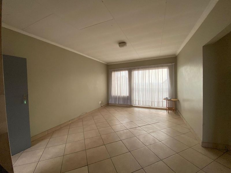 Stunning 2-Bedroom Apartment in a Secure Estate - Photo 3