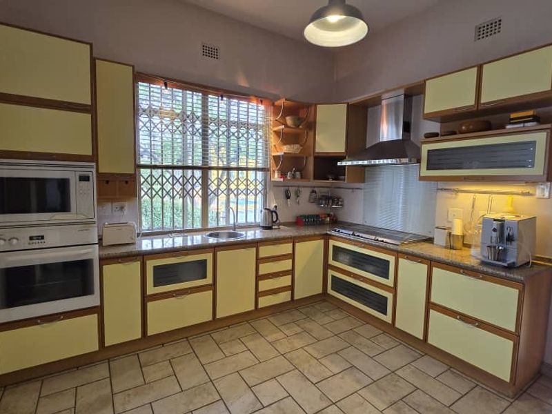 German style house with beautiful views - Photo 2