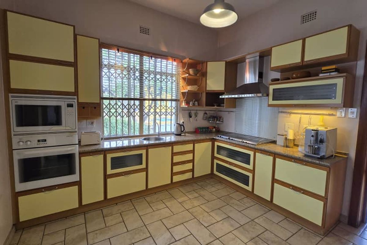 German style house with beautiful views - Photo 2