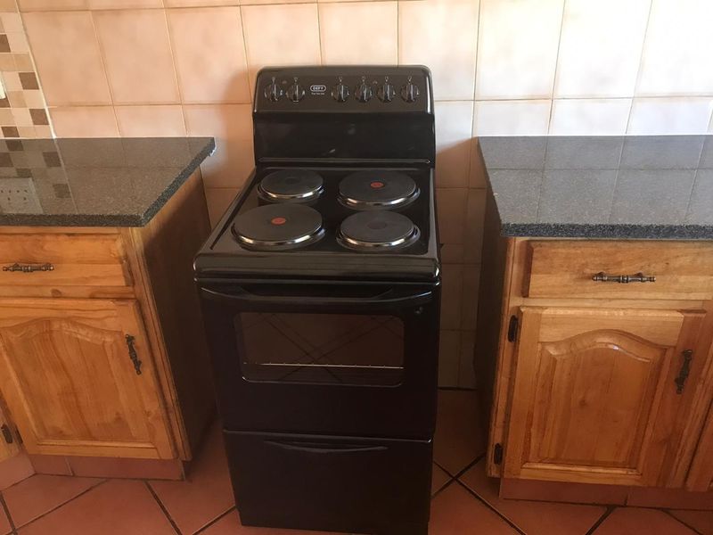 Neat 2 bedroom first floor townhouse - Photo 5