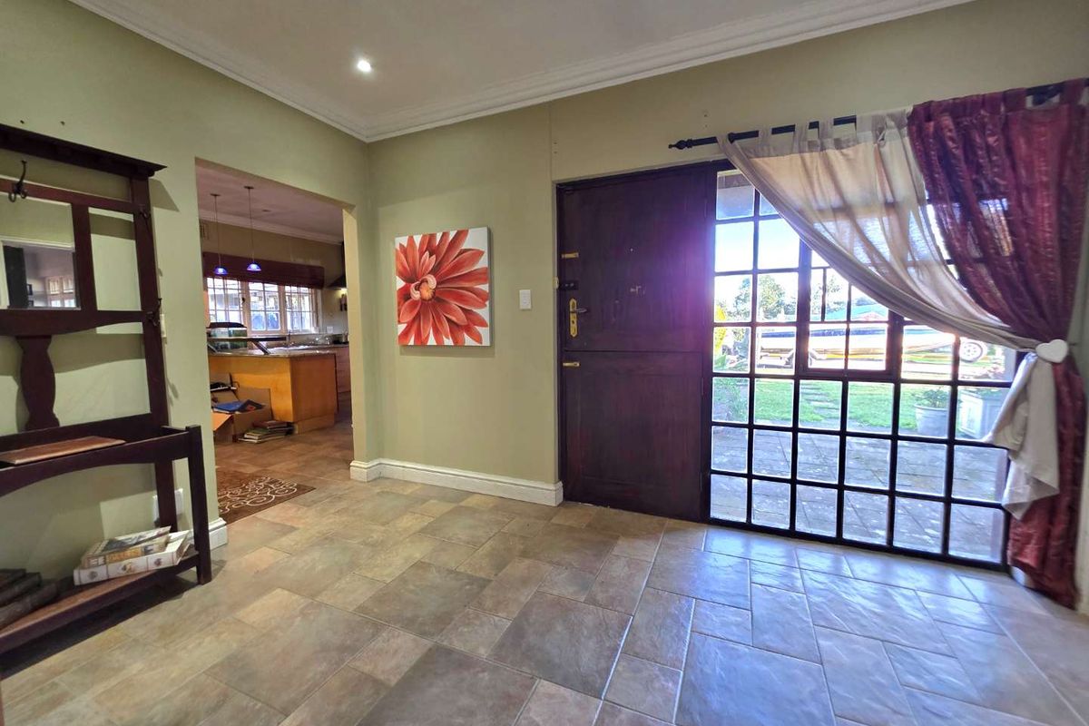 Central Hillcrest Gem with Bachelor Flat - Photo 4