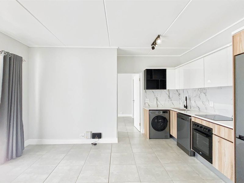 Luxury one bedroom apartment for sale in Waterfall - Photo 4