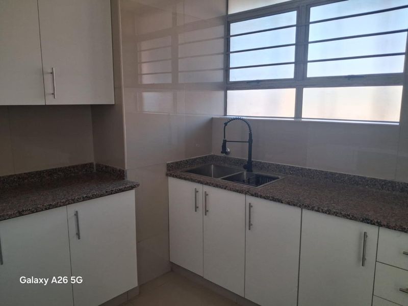 Newly Renovated 2-Bedroom Apartment with Sea Views - South Beach - Photo 5