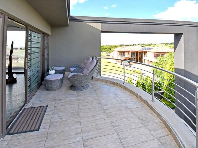 5 Bedroom Luxury Home for Sale in Blue Valley Golf Estate - Photo 9