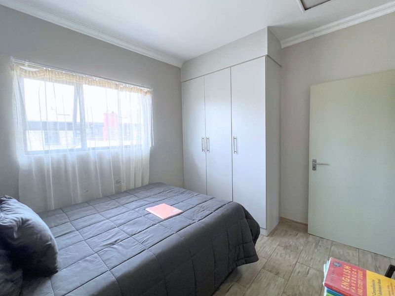 Peaceful living in this beautifully maintained 3 bedroom, 2 bathroom townhouse located in Azima View Estate. - Photo 10