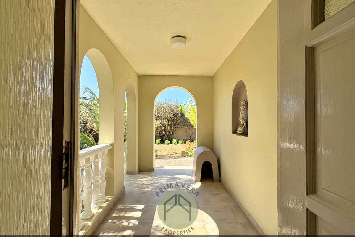 4 Bedroom Double-Storey House With 5 Flats For Sale in Hage Heights, Swakopmund - Photo 5