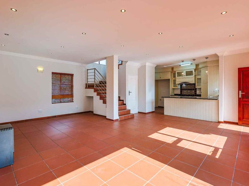 Heron Hill, Olympus – Modern Family Home with Solar System - Photo 6