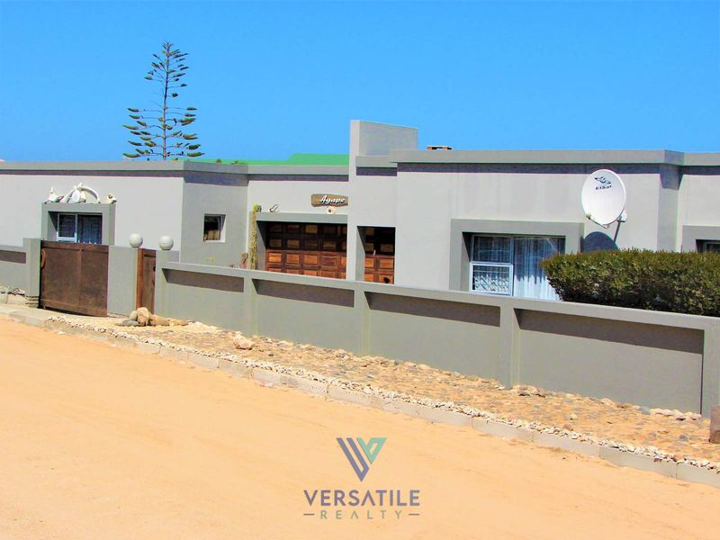 Enlightened 4 Bedroom Home. - Photo 3