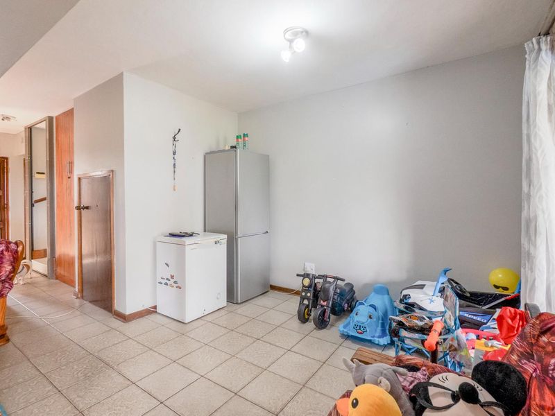 Pet friendly duplex - Photo 7