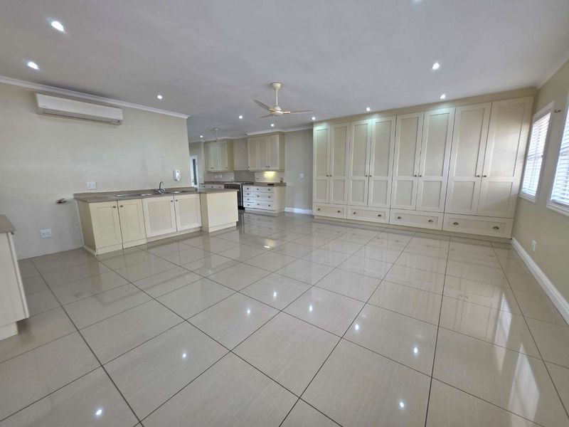 Exceptional 6 Bedroom Luxury Home in the Heart of Kloof's Blue Zone - Photo 7