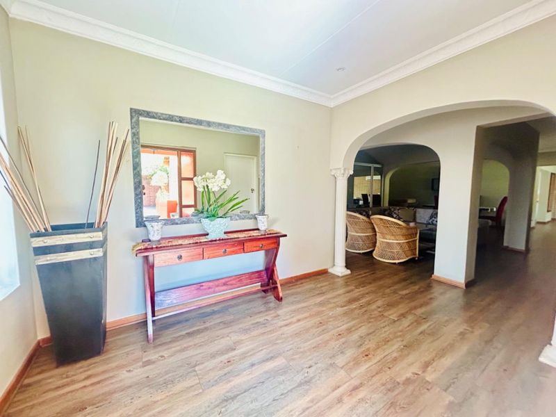 Luxurious 7 bed house for sale in Vryheid - Photo 7