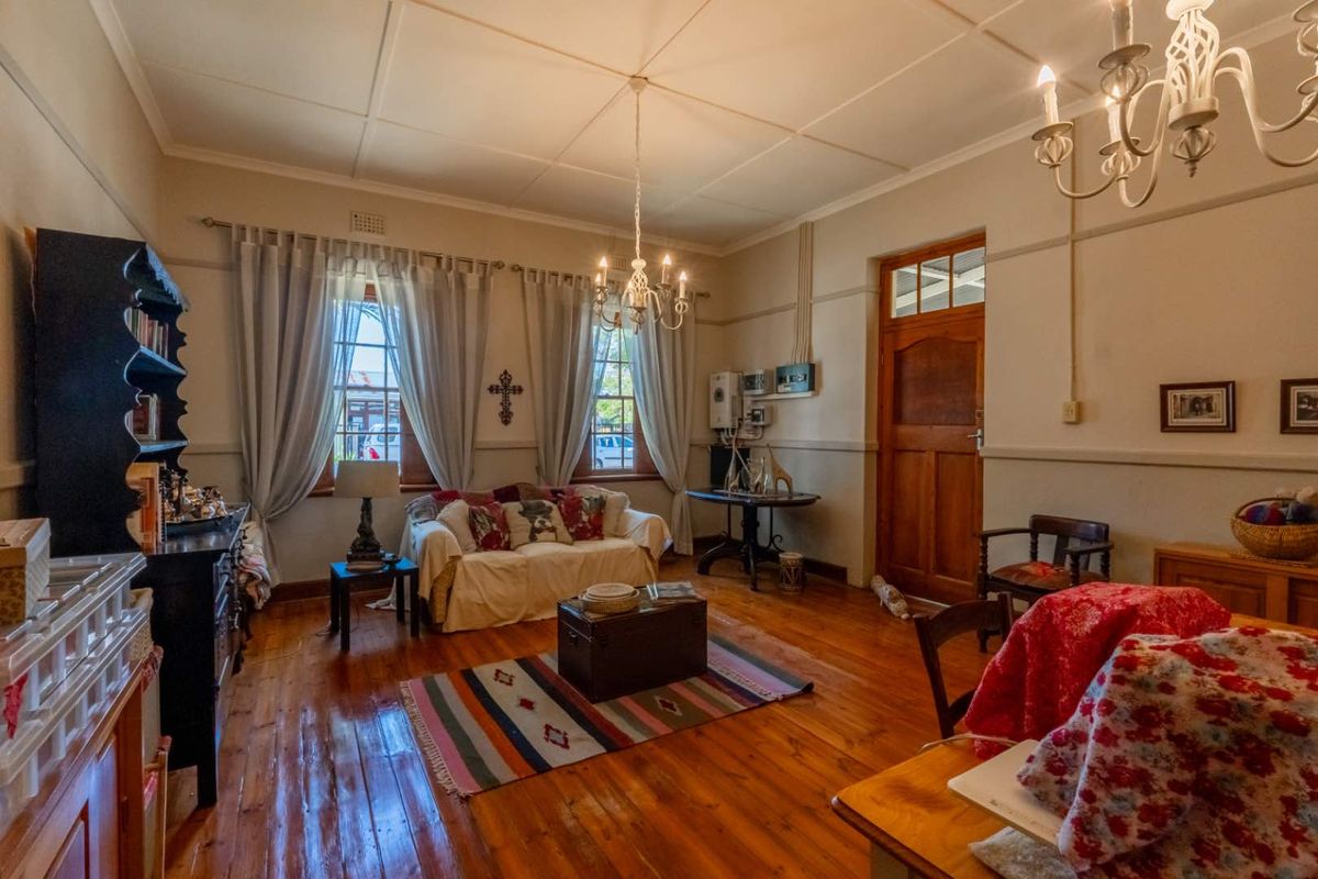 Historic Rawsonville home with timeless charm, spacious living, solar, borehole, and flatlet potential — blending heritage character with modern comfort. - Photo 2