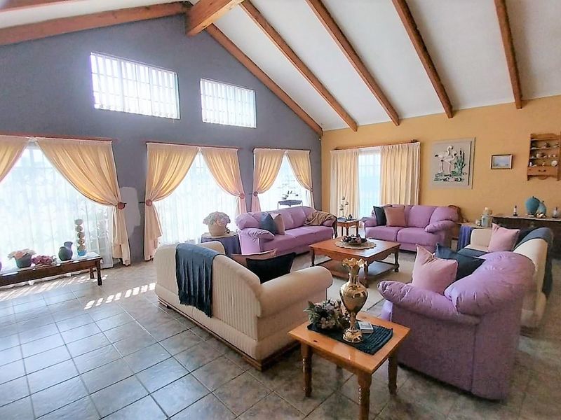 STUNNING 6.1 HECTARE SMALLHOLDING AND SPACIOUS HOME FOR SALE IN RIETFONTEIN PRETORIA EAST - Photo 2