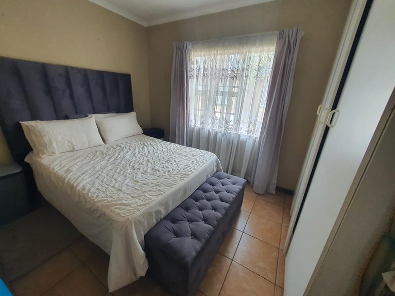 Lakefield Townhouse - Investment Opportunity - Photo 8