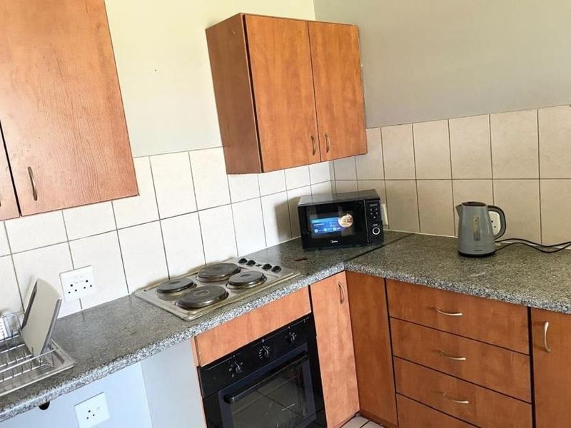 Spacious 1 Bedroom Apartment In A Secure Estate- Brakpan North - Photo 4