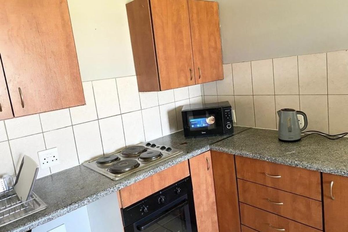 Spacious 1 Bedroom Apartment In A Secure Estate- Brakpan North - Photo 4