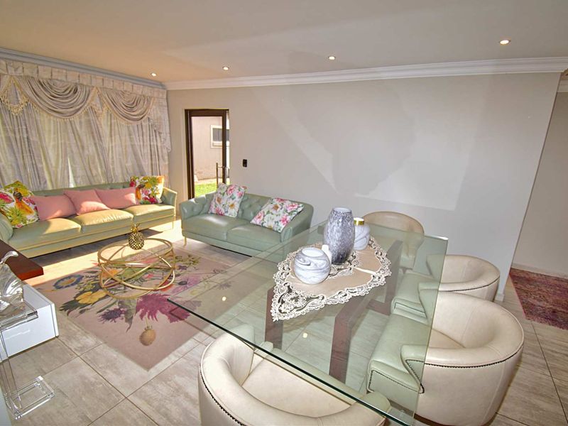 Stunning Modern Home in Savanna Estate - Photo 4