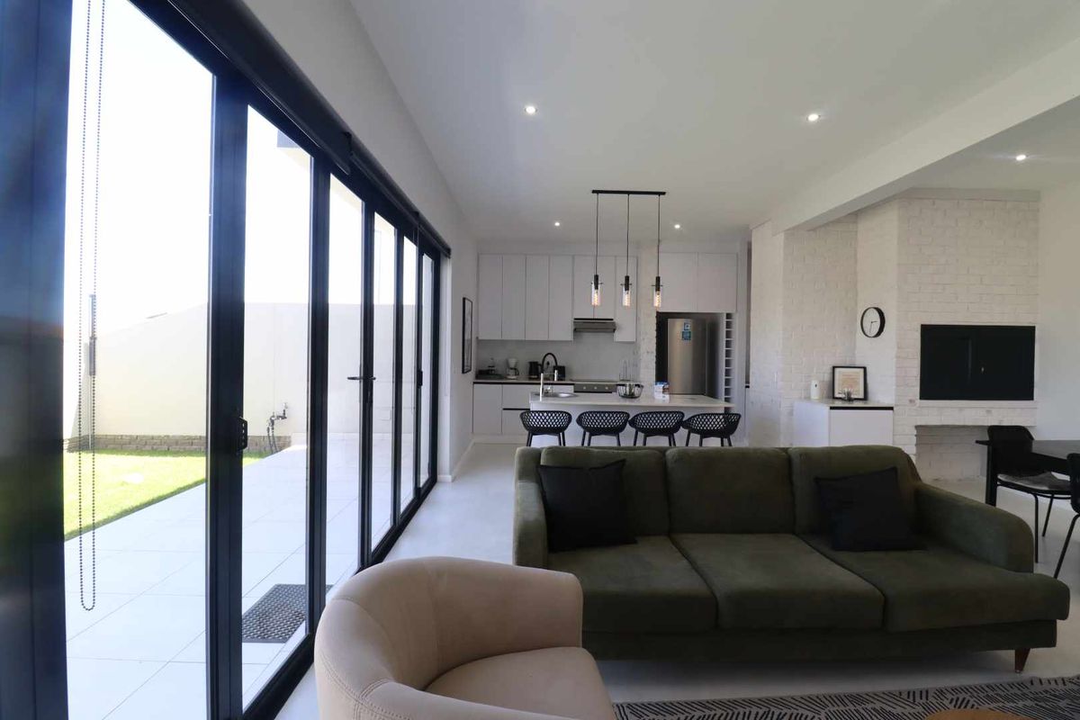 Dune View Luxury 3-Bedroom Townhouse - Perfect Home or Airbnb Investment - Photo 5