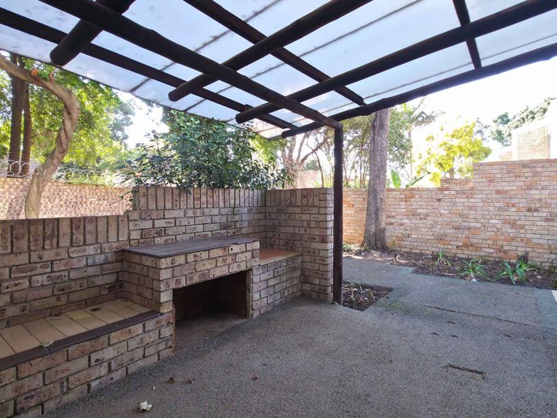 Refurbished Spacious 3 Bedroom Duplex Sandton Townhouses With Private Garden - Photo 2