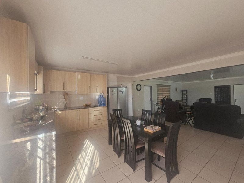 Versatile Investment Property with Main Residence and Student Accommodation - Photo 9