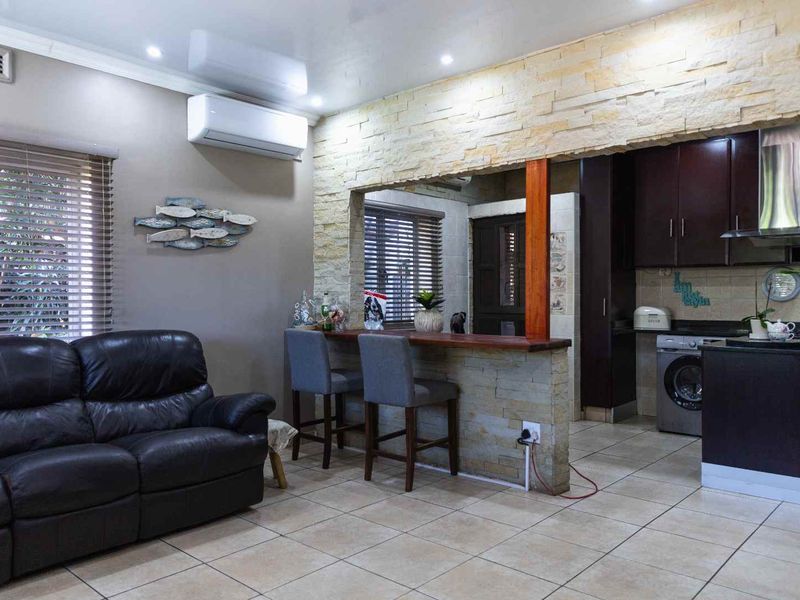 Beautiful 3-Bedroom Home with 2 Garden Cottages in Prime Escombe Location - Photo 8