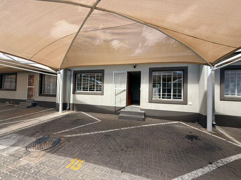 2 Bedroom Townhouse For Sale in Pionierspark Ext 1 - Photo 1