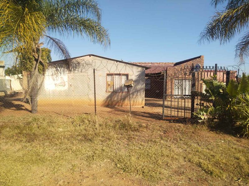 RDP house and 1 bedroom house for sale in Soshanguve South - Photo 5