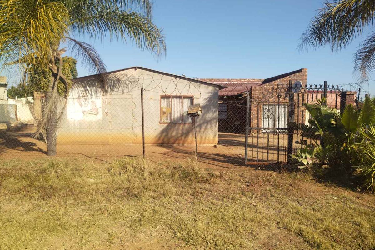 RDP house and 1 bedroom house for sale in Soshanguve South - Photo 5