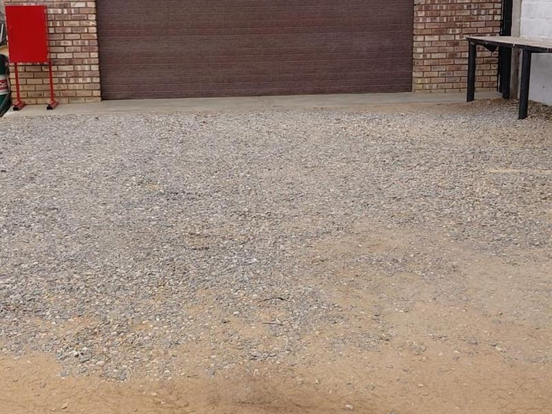 Rustic Elegance in Omaruru! - Photo 9