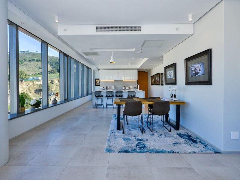 Furnished 2 bedroom apartment in 117 on Strand - Photo 4