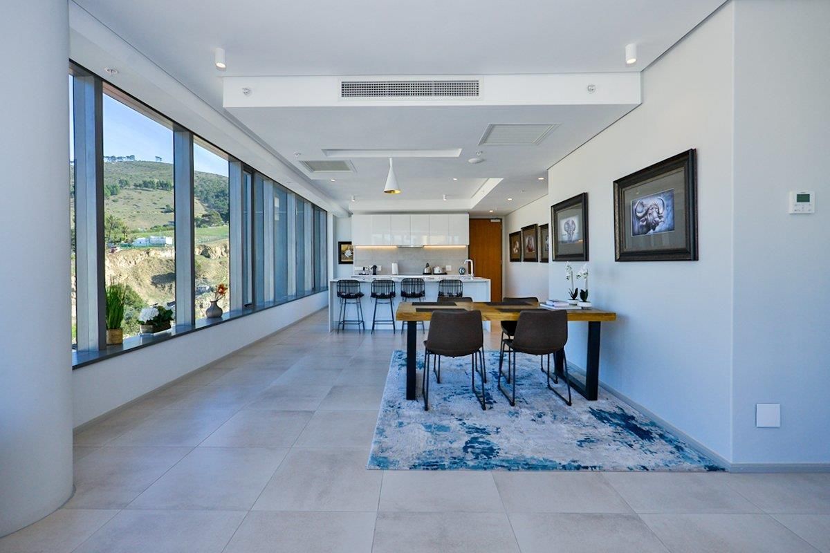 Furnished 2 bedroom apartment in 117 on Strand - Photo 4