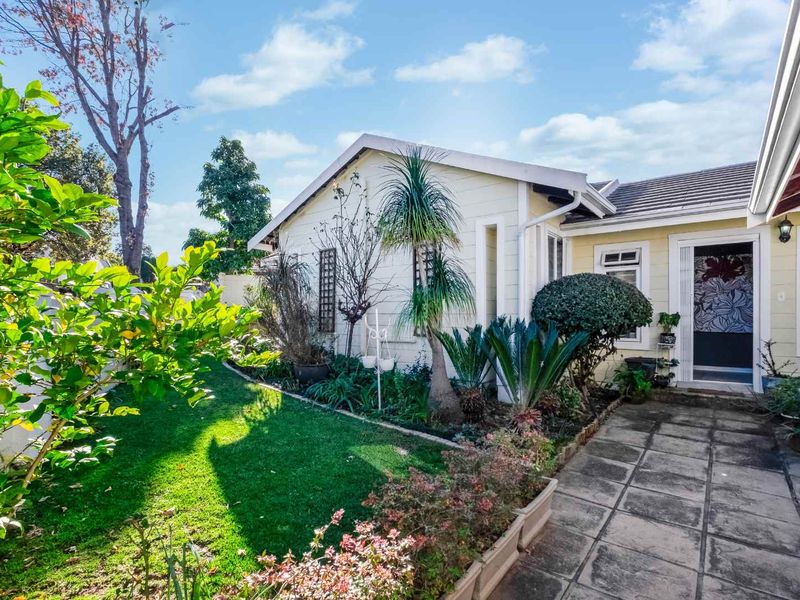 COZY SINGLE LEVEL CLUSTER HOME IN SOUGHT AFTER SANTA BARBARA - WITH ALL THE BELLS AND WHISTLES - Photo 5