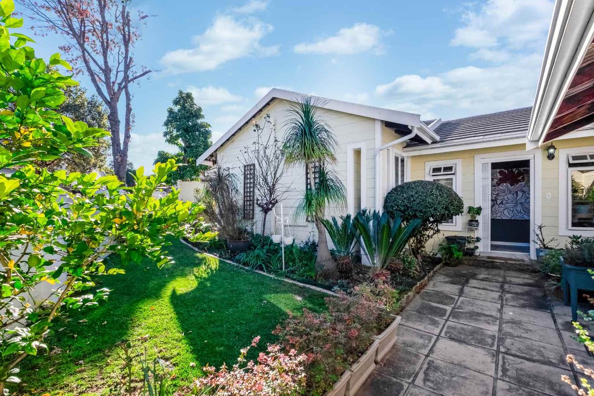 COZY SINGLE LEVEL CLUSTER HOME IN SOUGHT AFTER SANTA BARBARA - WITH ALL THE BELLS AND WHISTLES - Photo 5