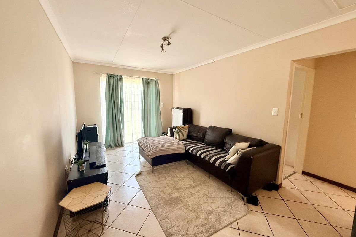 2 Bedroom Townhouse for sale - Photo 3