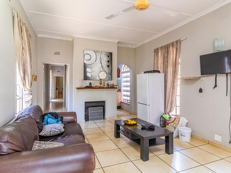 Self-Catering Lodge & Wedding Venue for Sale in Hekpoort - Photo 9