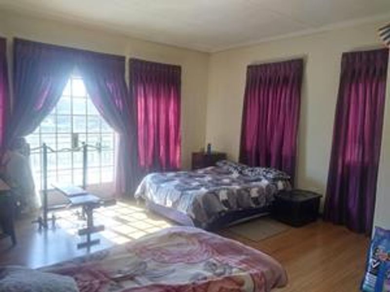 HUGE FAMILY HOME IN PRIME AREA - Photo 8