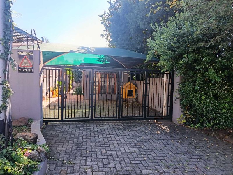 Urgent Sale! Well maintained 2 bedroom home with 2 flatlets for sale! - Photo 5