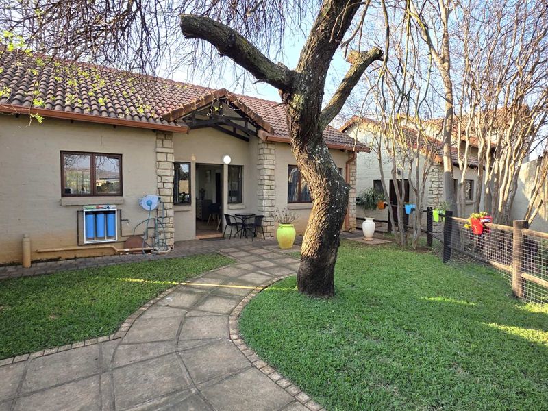 2  Bedroom Townhouse in The Coves Estate - Photo 3