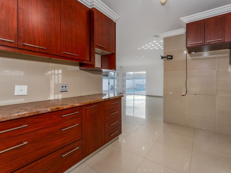 FOR SALE: Stylish 3-Bedroom Home in Desirable Zeekoevlei - Photo 8