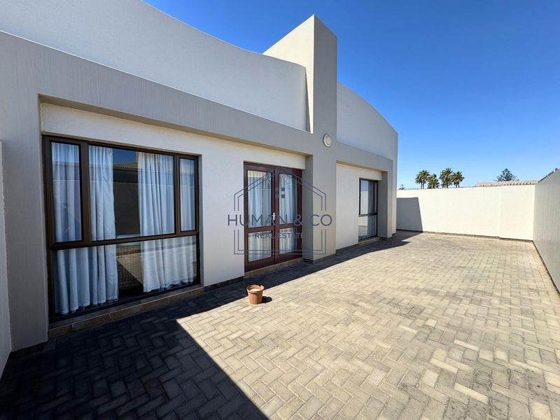 Modern ground floor townhouse near Lagoon and town center - Photo 3