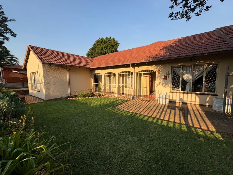 4 Bedroom Family Home with Large Flatlet in Secure Enclosed Area - Photo 1