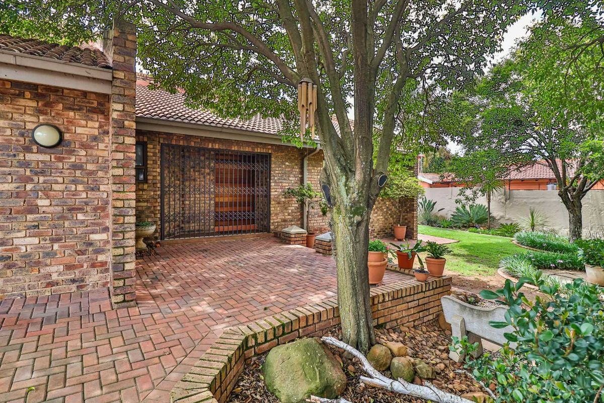 Modern 3 Bedroom Home with Bachelor’s pad for Sale in Glenvista! - Photo 5