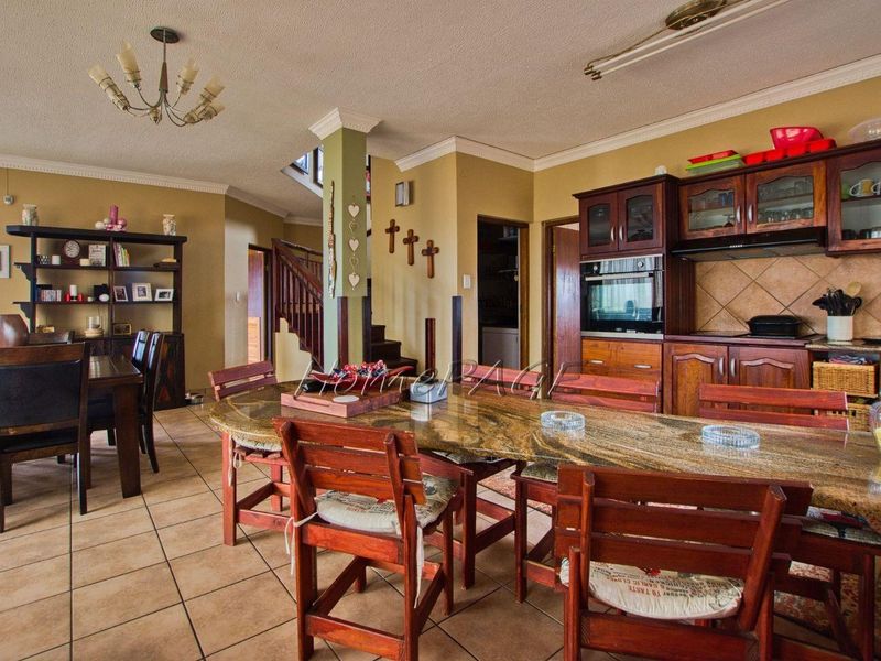 Ext 6, Beach Front, Henties Bay: HUGE 7 Bedr home with sea views for sale - Photo 7