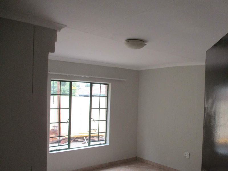 FAMILY HOME FOR SALE IN SECURE ESTATE - Photo 8